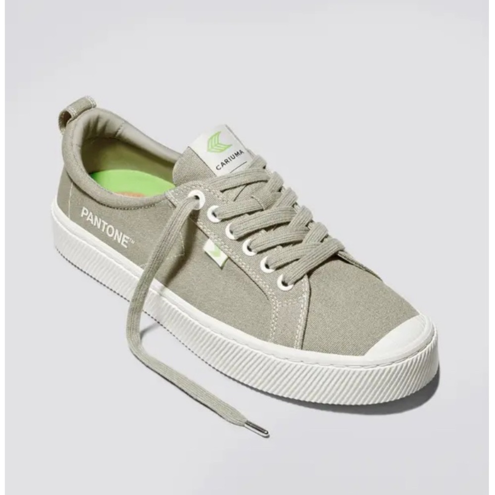 NIB Cariuma OCA Low Pantone Plaza Taupe Tan Canvas Contrast Sneaker Size 7